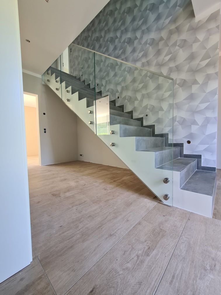 Balustrada całoszklana bezbarwna na schody 6,6,4 mm VSG ESG na rotulach
