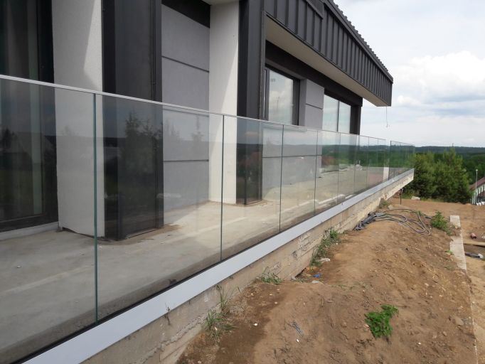Ile kosztuje balustrada balkonowa 5 metrów w 2026 roku? (bez montażu)