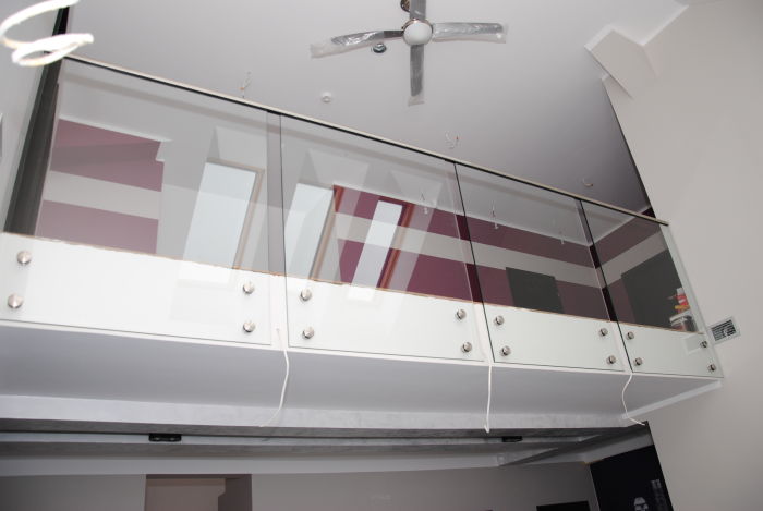 Balustrada szklana balkonowa 5 m – realizacja w domu jednorodzinnym