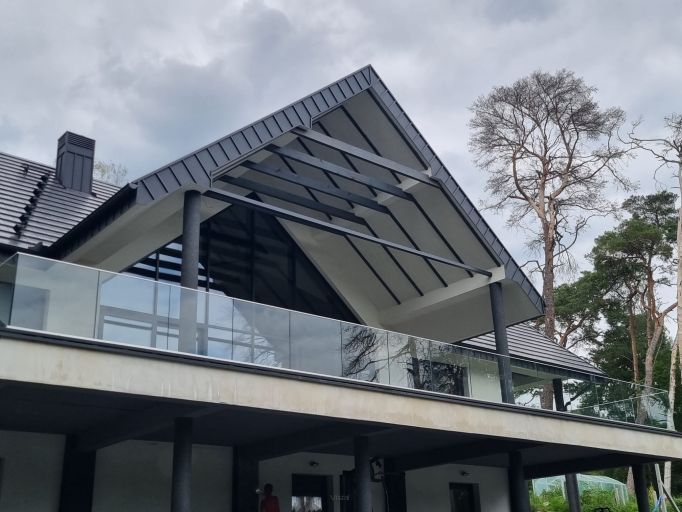 Czy balustradę szklaną można zamontować samemu? Instrukcja krok po kroku